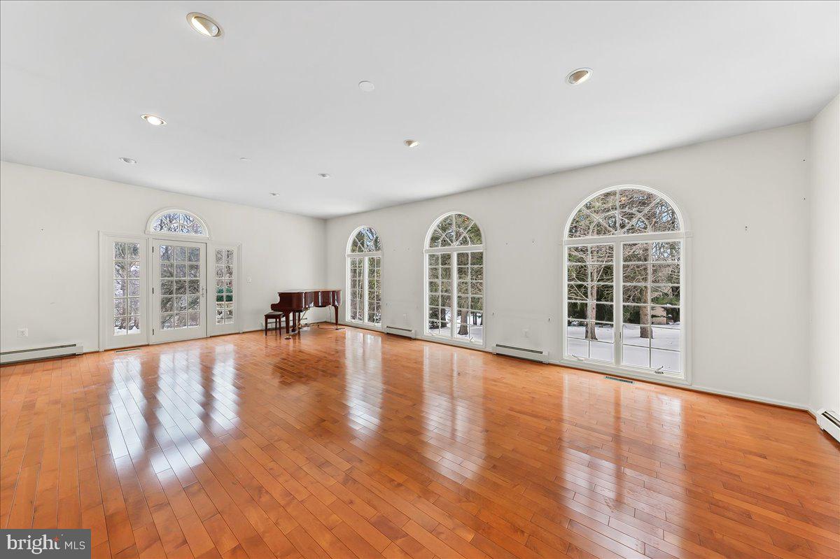 116 Deer Path Chadds Ford, PA 19317 - Photo 17 of 56 Sunroom with natural light!