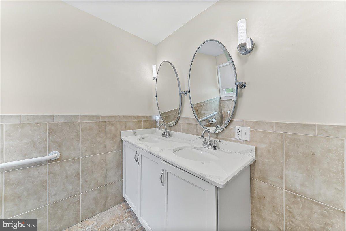 116 Deer Path Chadds Ford, PA 19317 - Photo 39 of 58 Primary Bath with double vanity