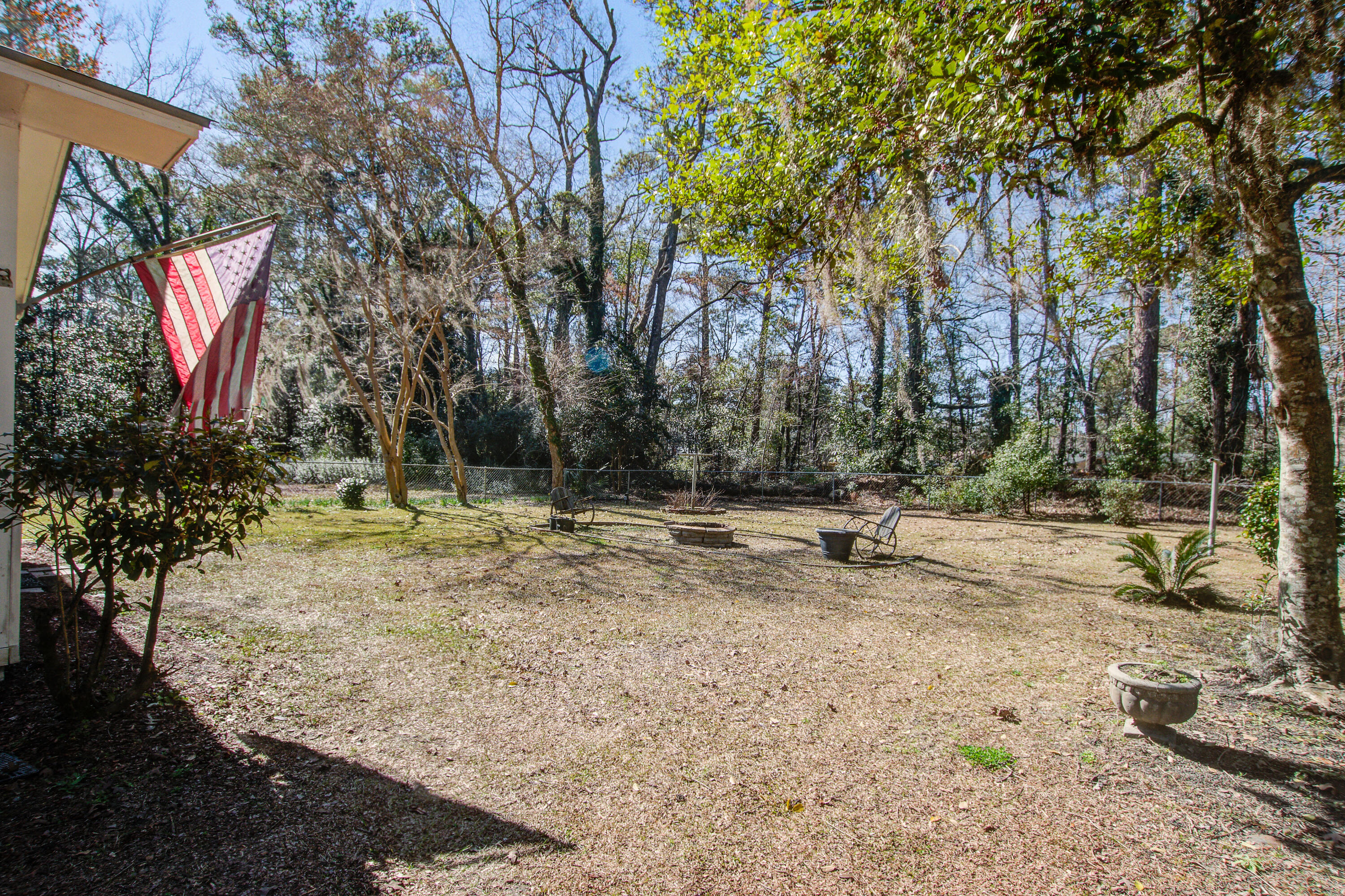 425 Ravenwood Road Walterboro, SC 29488 - Photo 32 of 49 Backyard