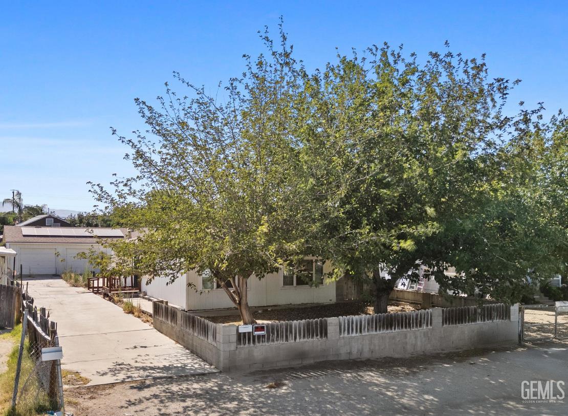 a view of a water fountain in front of a house