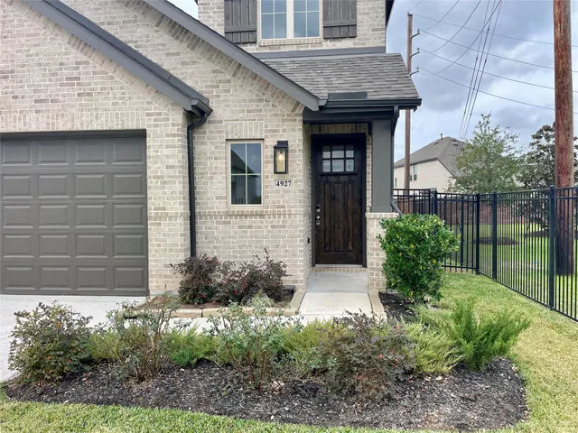 $2,900 | 4927 Marina Shores Court, Katy, TX 77493