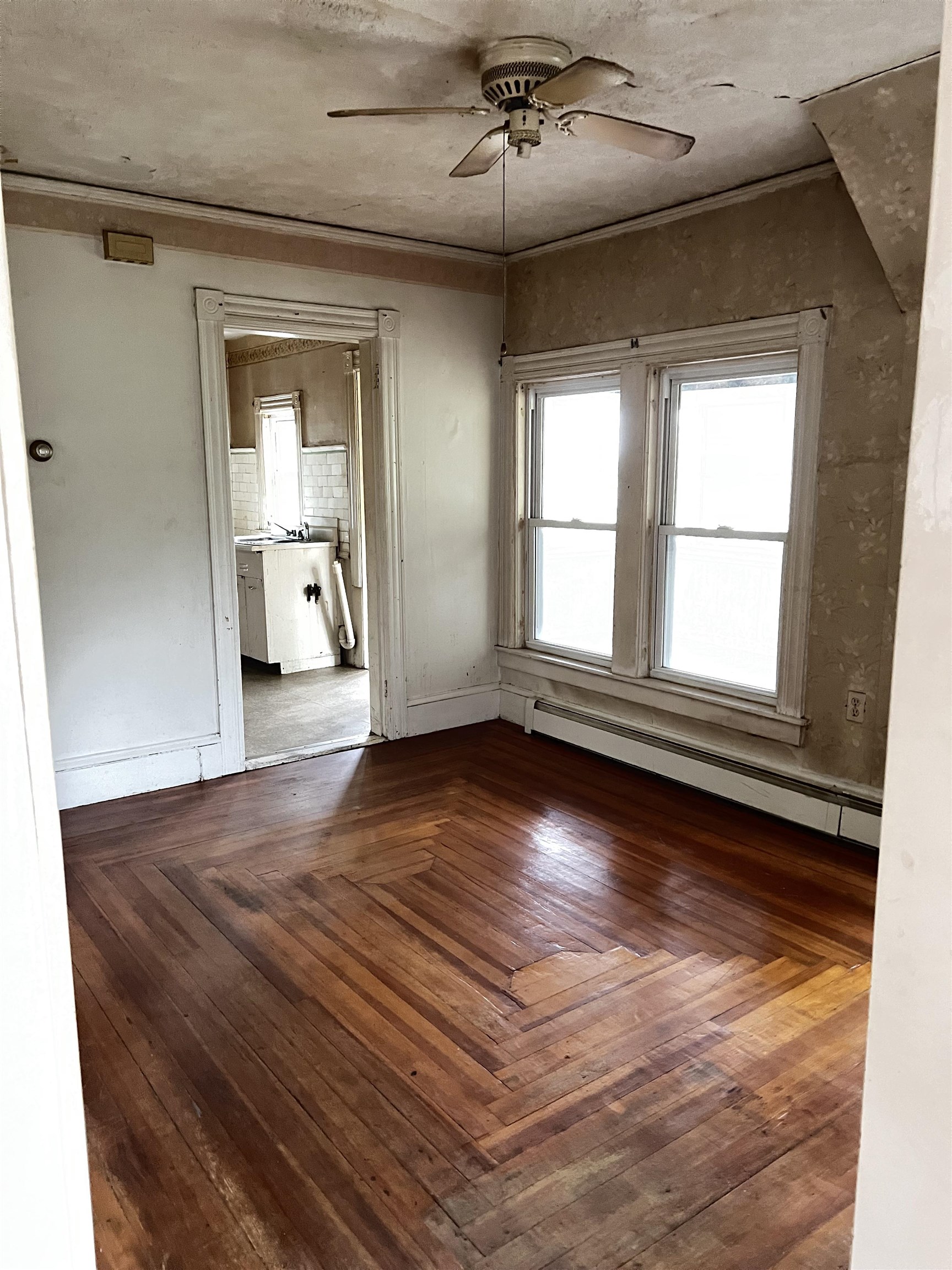 42 Lingard Street Manchester, NH 03103 - Photo 17 of 32