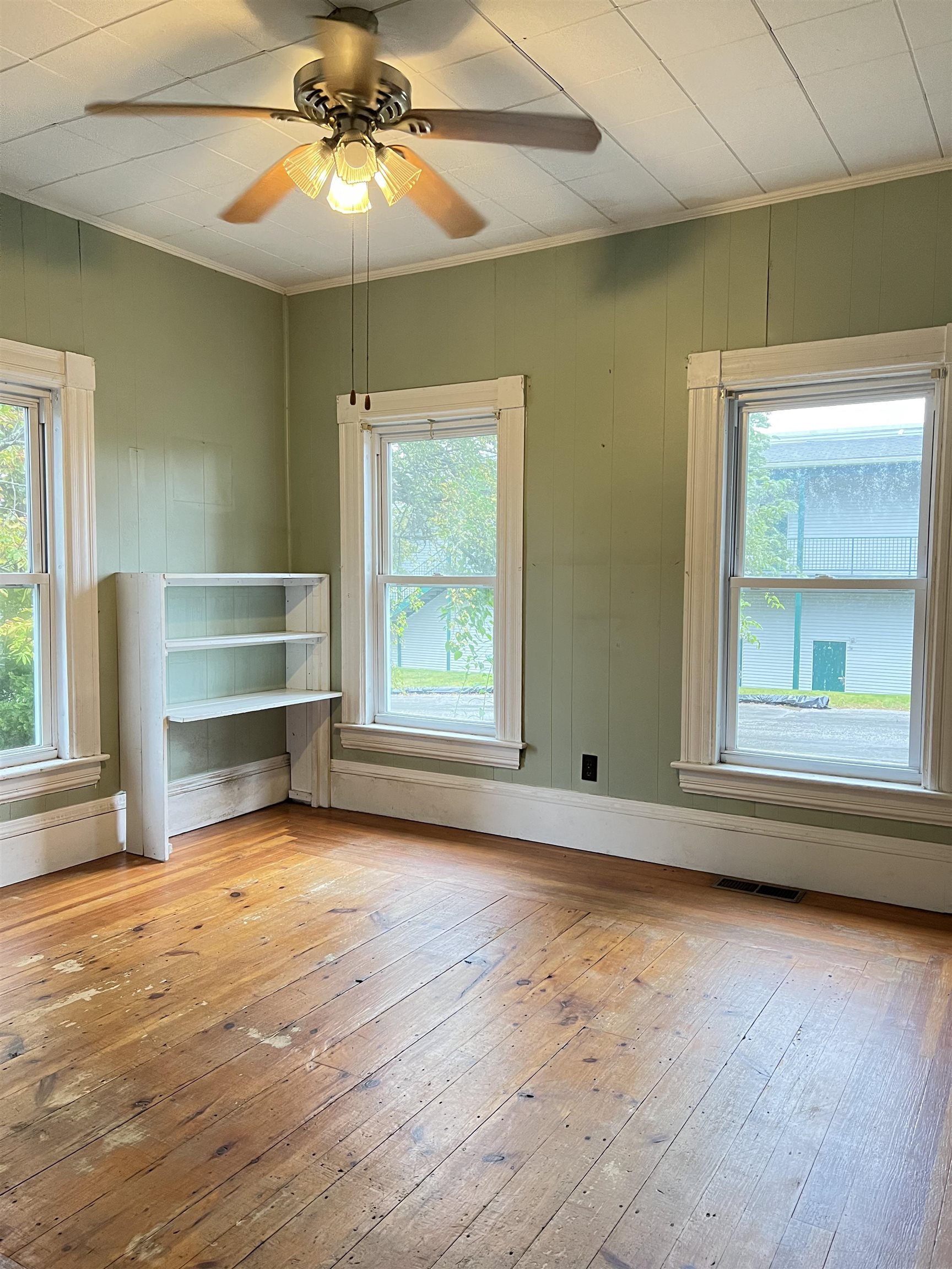 42 Lingard Street Manchester, NH 03103 - Photo 6 of 32