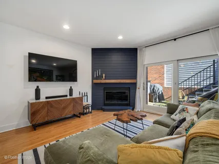 $900,000 | 1339 North Wolcott Avenue, Unit B, Chicago, IL 60622