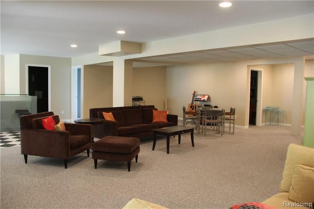 2016 Reagan Drive Rochester Hills, MI 48309 - Photo 26 of 35