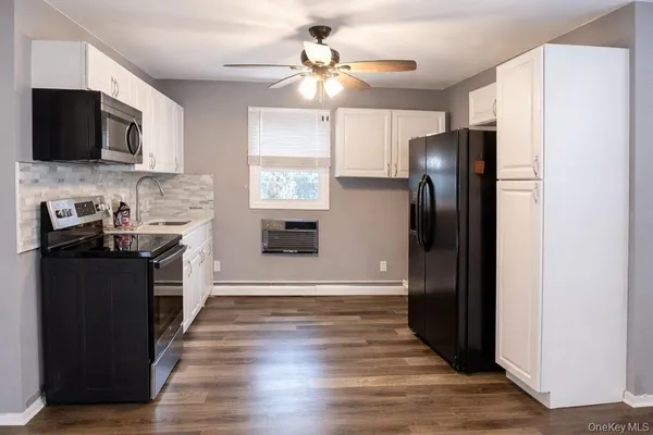 $2,600 | 83 East Lido Promenade, Unit PROM, Lindenhurst, NY 11757