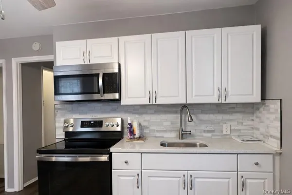 $2,600 | 83 East Lido Promenade, Unit PROM, Lindenhurst, NY 11757