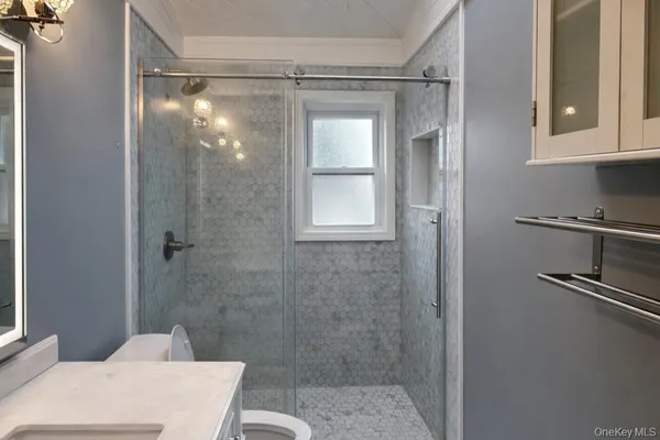 $2,600 | 83 East Lido Promenade, Unit PROM, Lindenhurst, NY 11757