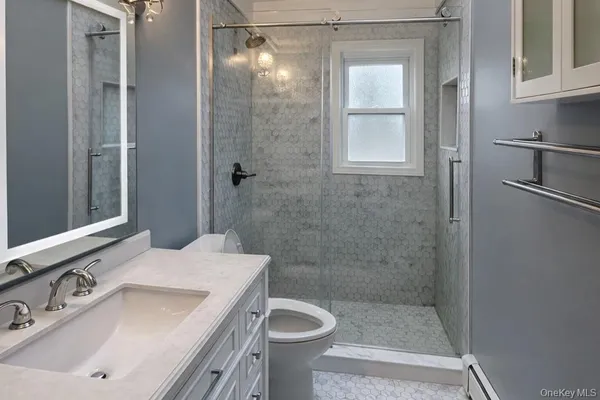 $2,600 | 83 East Lido Promenade, Unit PROM, Lindenhurst, NY 11757