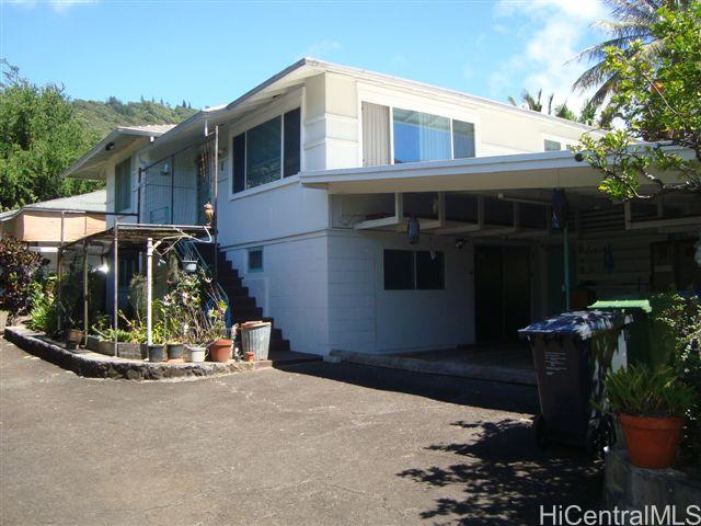 2732 East Manoa Road Honolulu, HI 96822 - Photo 1 of 1 Front of property from driveway