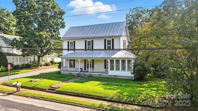 $225,000 | 823 North Main Street, Mount Pleasant, NC 28124