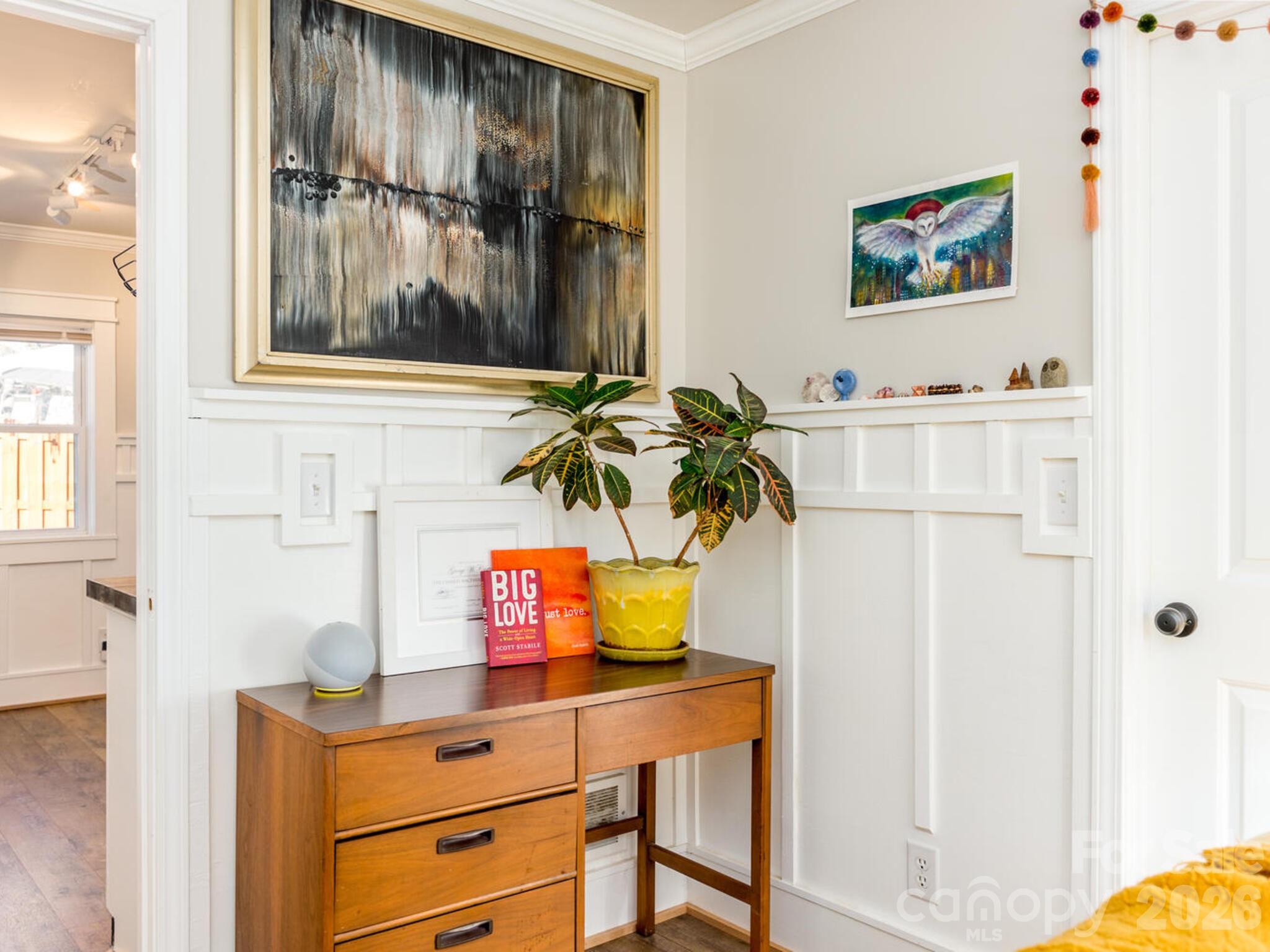 29 White Oak Road Arden, NC 28704 - Photo 20 of 42 a room with a table and a vase of flowers
