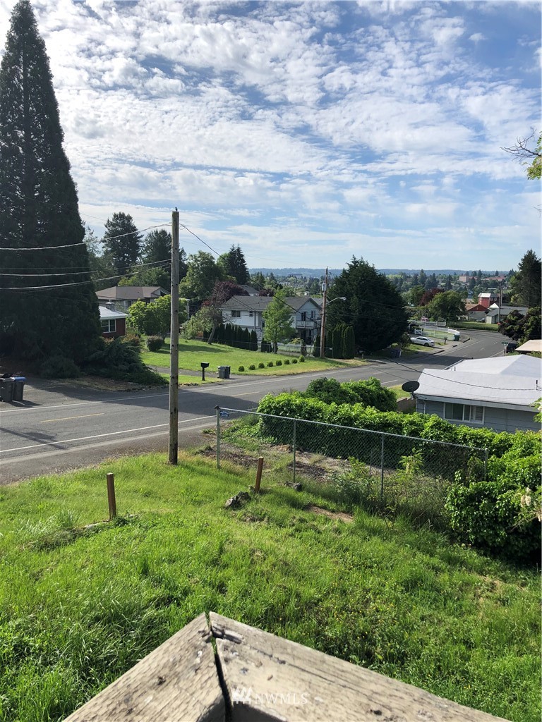 341 East 29th Street Bremerton, WA 98310 - Photo 5 of 24 Gallery Image 5