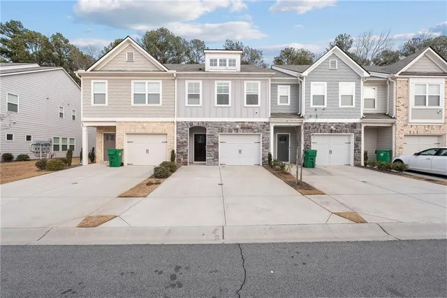 $2,100 | 1833 Edgehill Drive, Lithonia, GA 30058