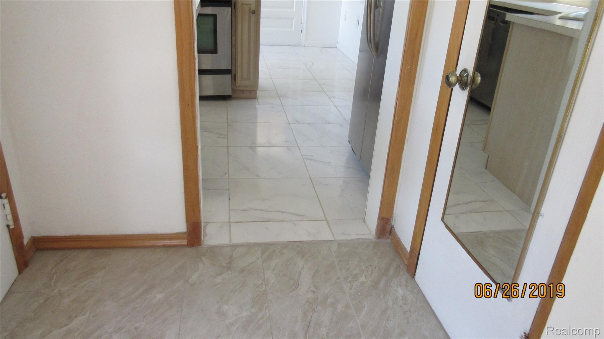 8081 Menge Street Center Line, MI 48015 - Photo 14 of 30 IMG_2751.JPG