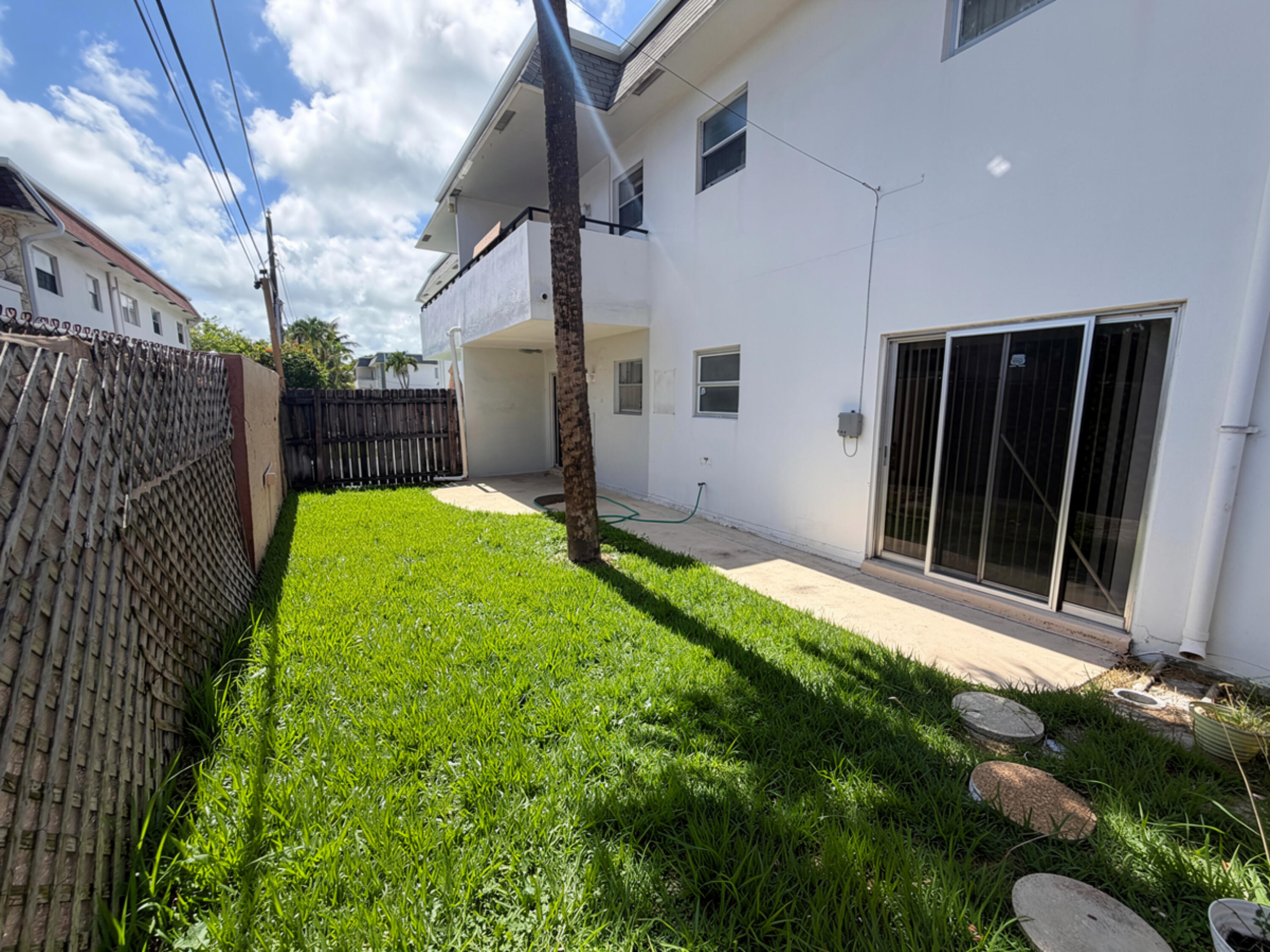 320 Southwest 1st Street Pompano Beach, FL 33060 - Photo 22 of 24 AQNXR-vi3QyFP_O9rCHXPXKbqt5mqZPjX80UGMK9