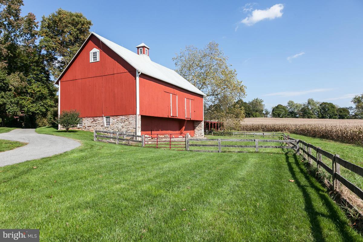 2017 Western Run Road Cockeysville, MD 21030 - Photo 24 of 30 19th Century Bank Barn