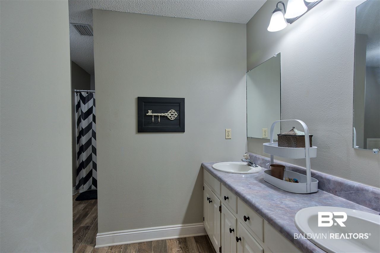 22201 Price Grubbs Road Robertsdale, AL 36567 - Photo 22 of 43 Master Bathroom