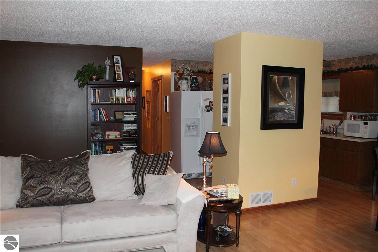 1404 East Blanchard Road Shepherd, MI 48883 - Photo 5 of 25 1794237-4.JPG