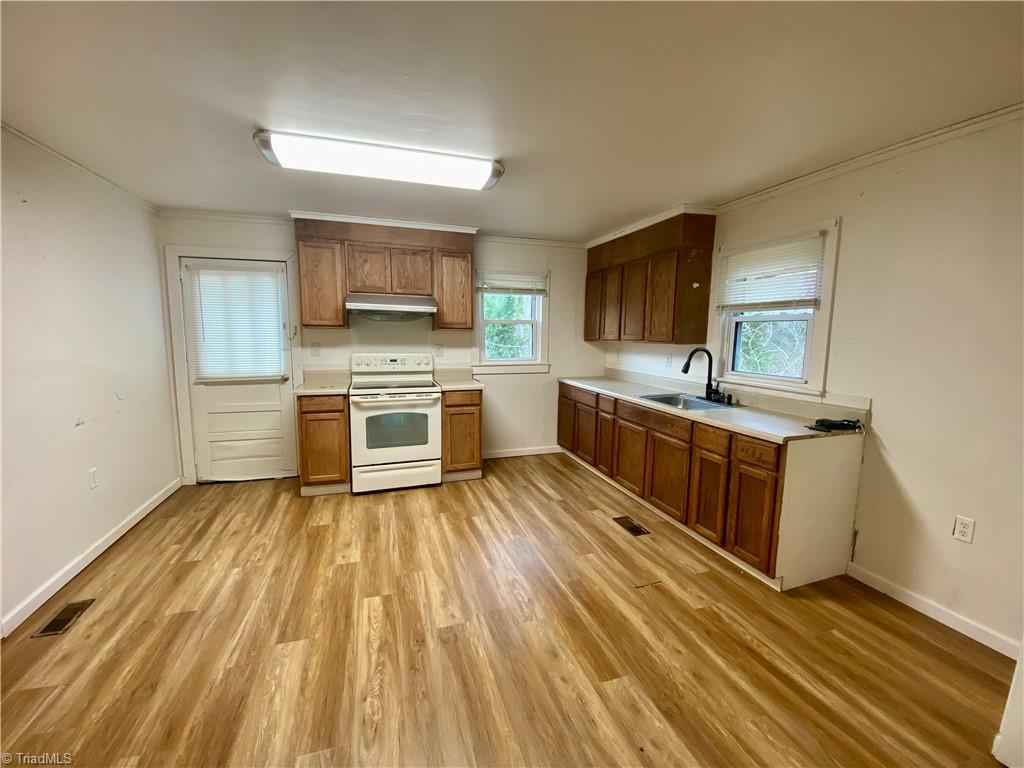 130 Mountain View Road Elkin, NC 28621 - Photo 5 of 10 Slide in range stays
