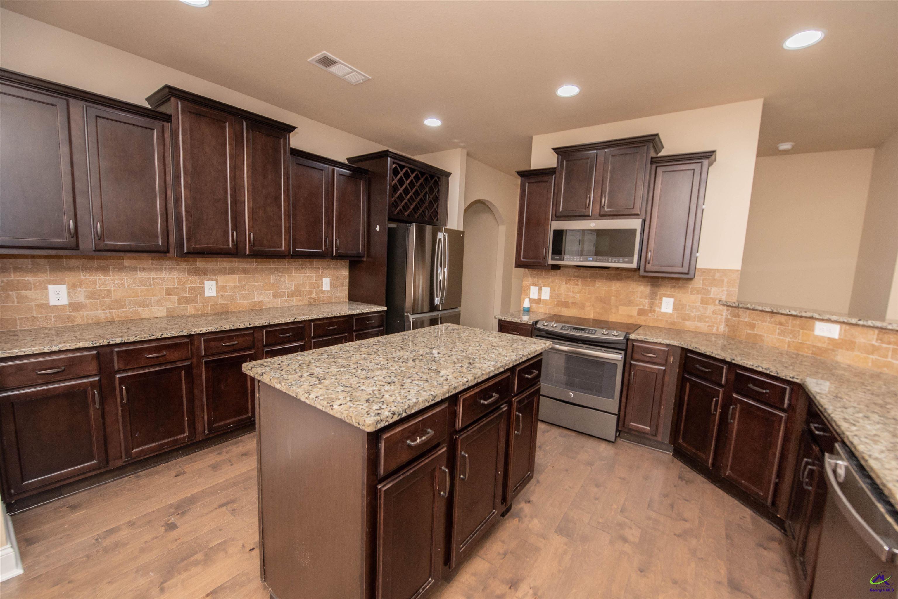 212 Christopher Luke Circle Perry, GA 31069 - Photo 7 of 58 Gallery Image 7