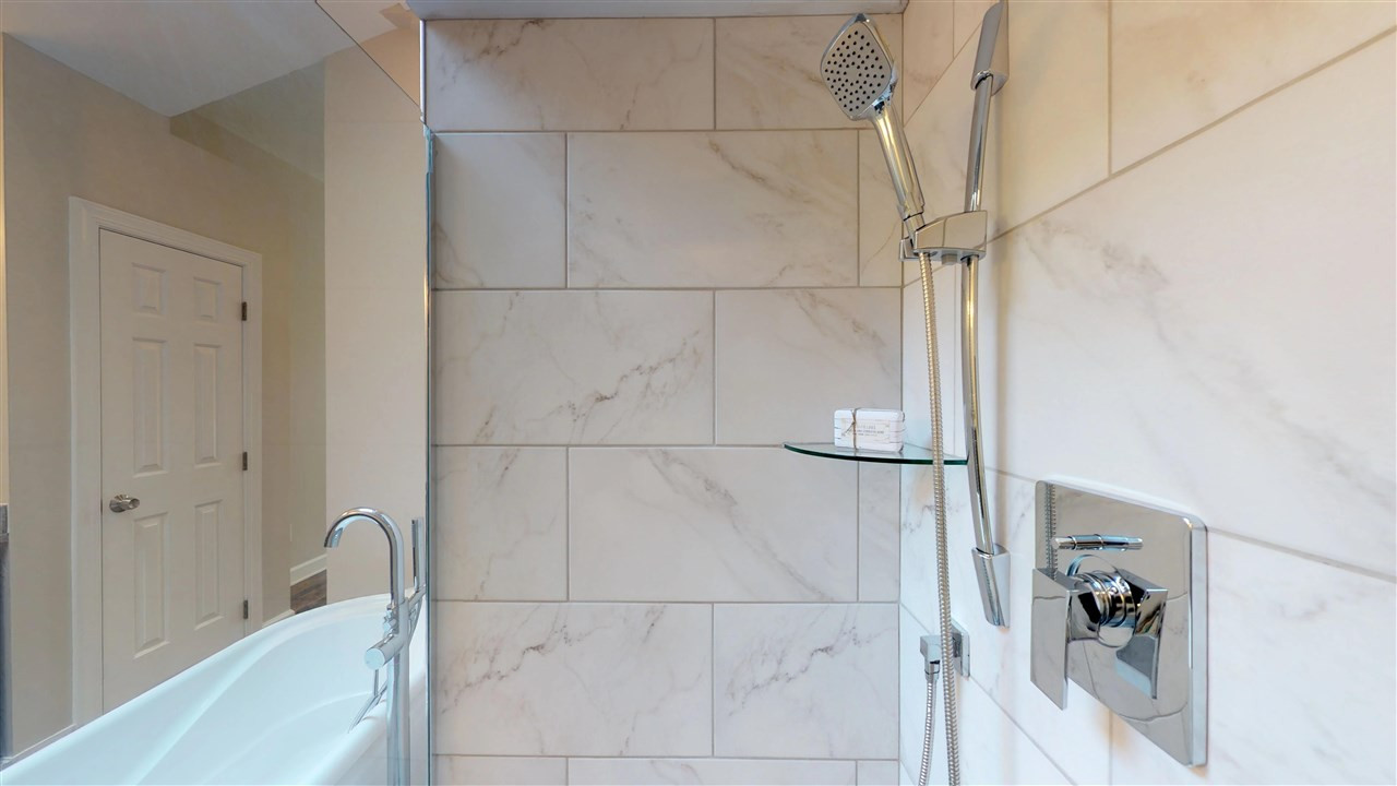10101 Goodview Court Raleigh, NC 27613 - Photo 20 of 30 Soaking tub & separate shower