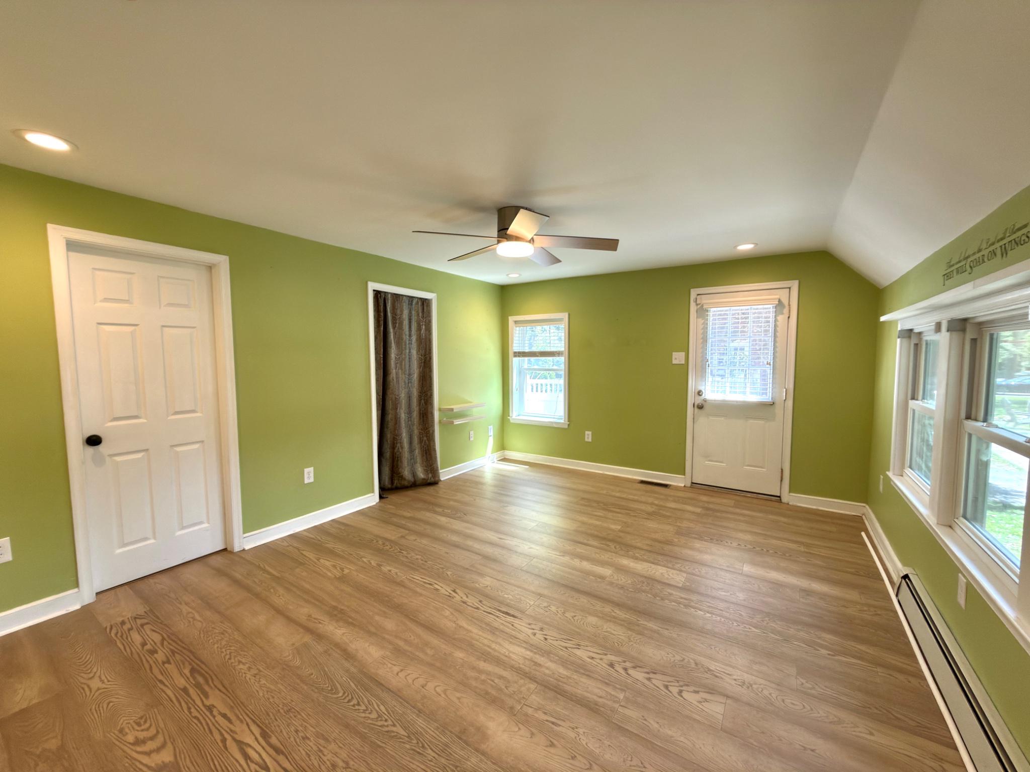 418 East Country Club Lane Wallingford, PA 19086 - Photo 29 of 59 Family room