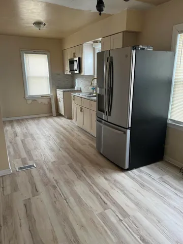 $1,200 | 4828 Chestnut Avenue, Hammond, IN 46327