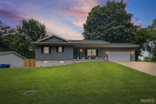$330,000 | 32 Grainey Drive, Glen Carbon, IL 62034