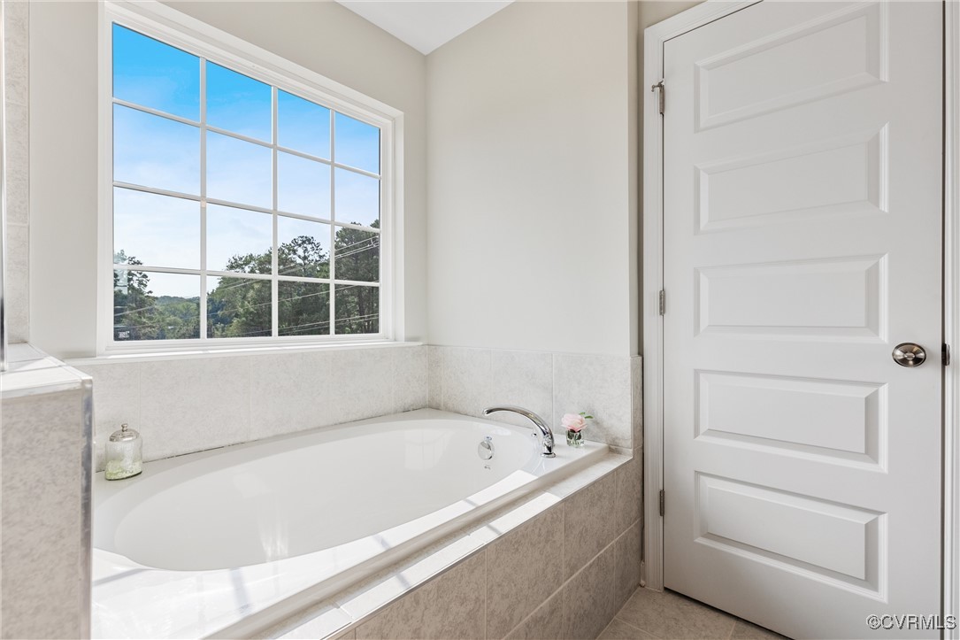 38 Central Place Aylett, VA 23009 - Photo 25 of 32 a bath tub sitting next to a window