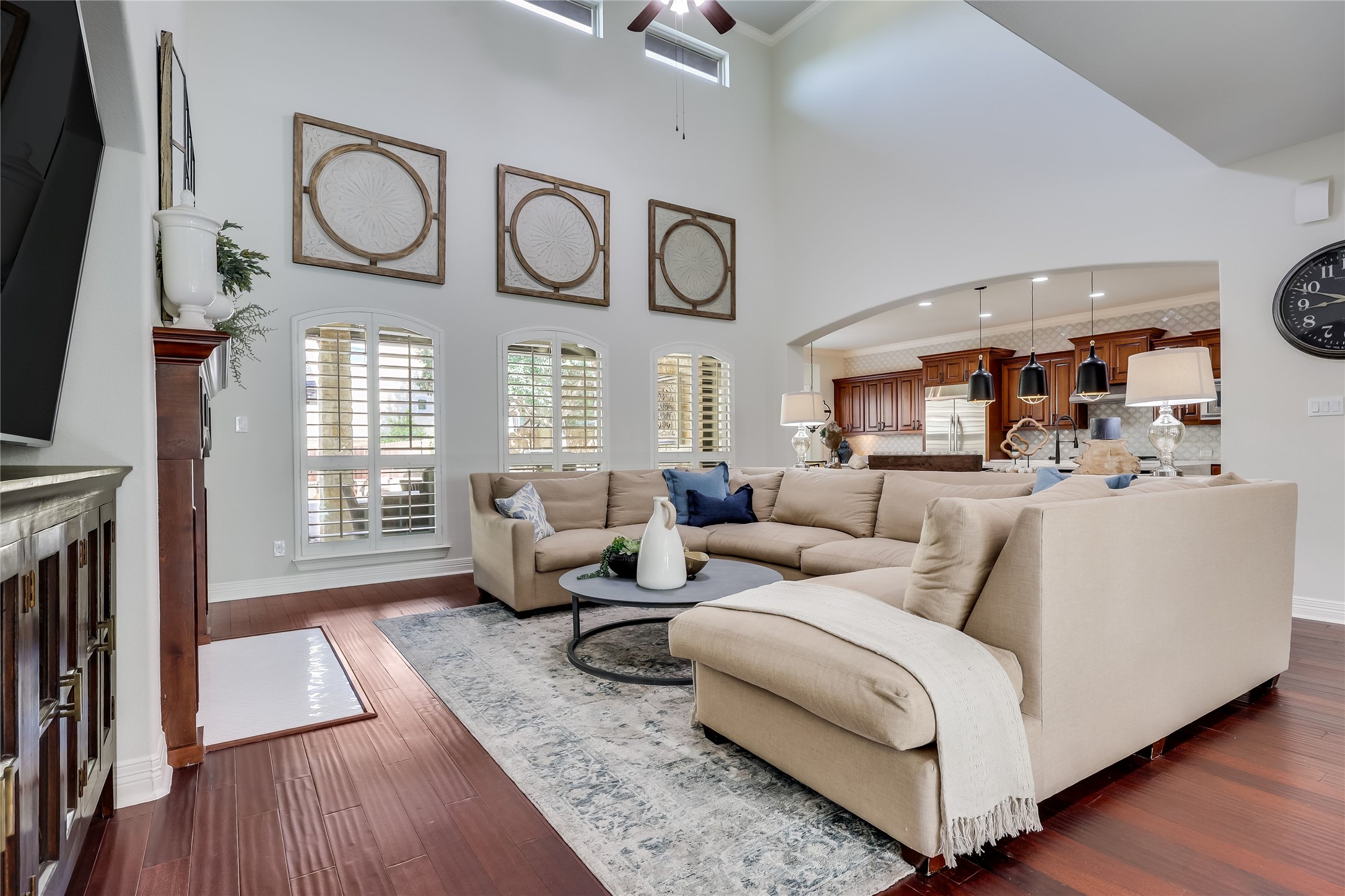 401 Bluff View Road Cedar Park, TX 78613 - Photo 25 of 40 A grand living area showcases soaring vaulted ceilings and rich hardwood flooring, flowing seamlessly into the kitchen.