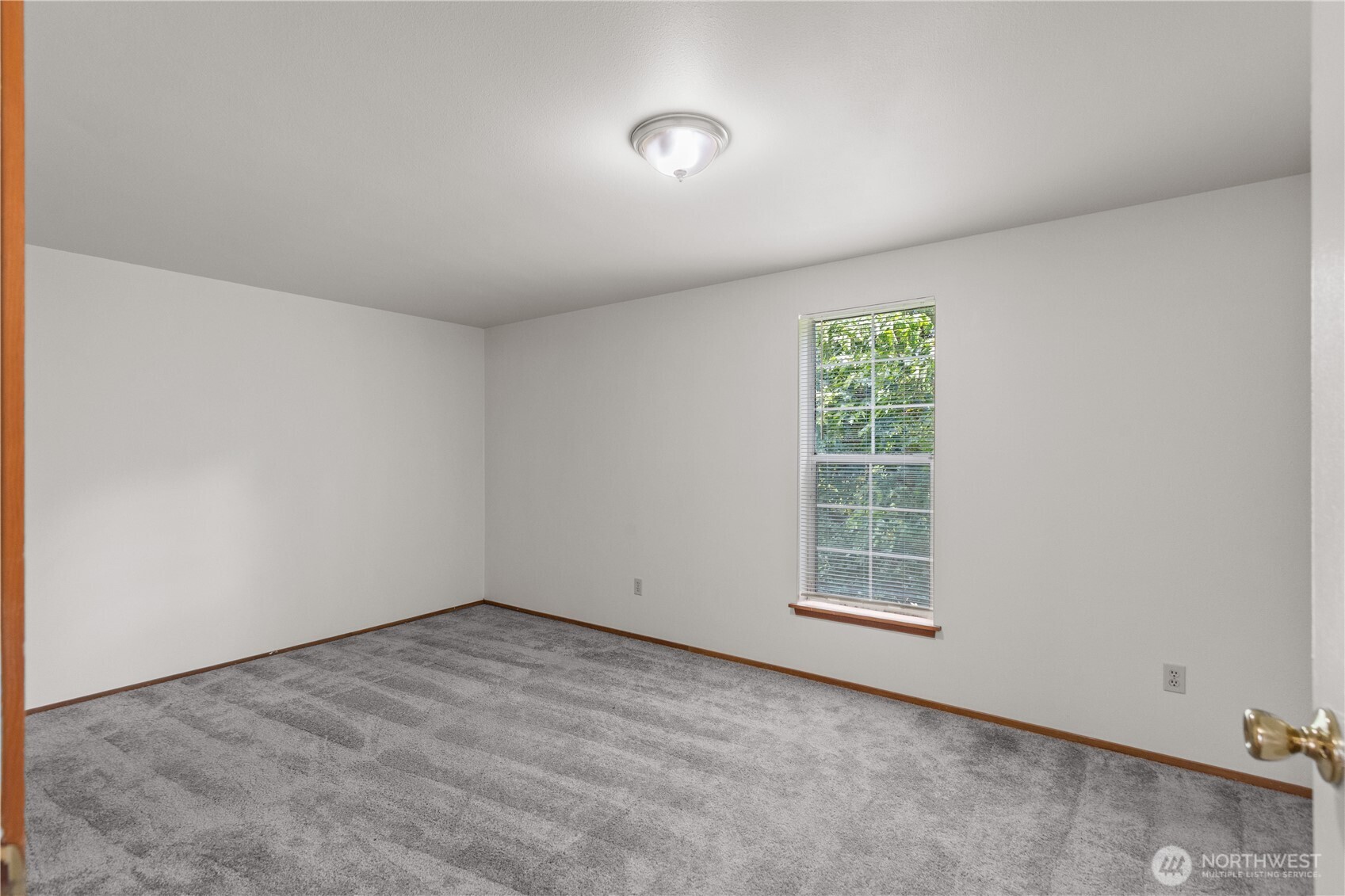 2312 Jade Avenue Everett, WA 98201 - Photo 12 of 34 an empty room with windows