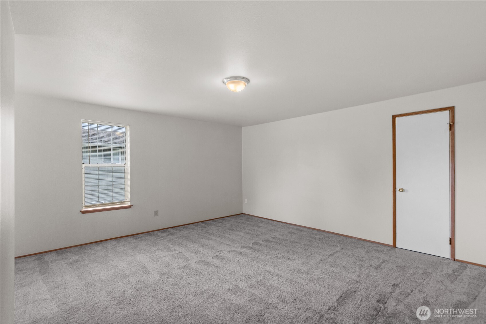 2312 Jade Avenue Everett, WA 98201 - Photo 13 of 34 an empty room with windows
