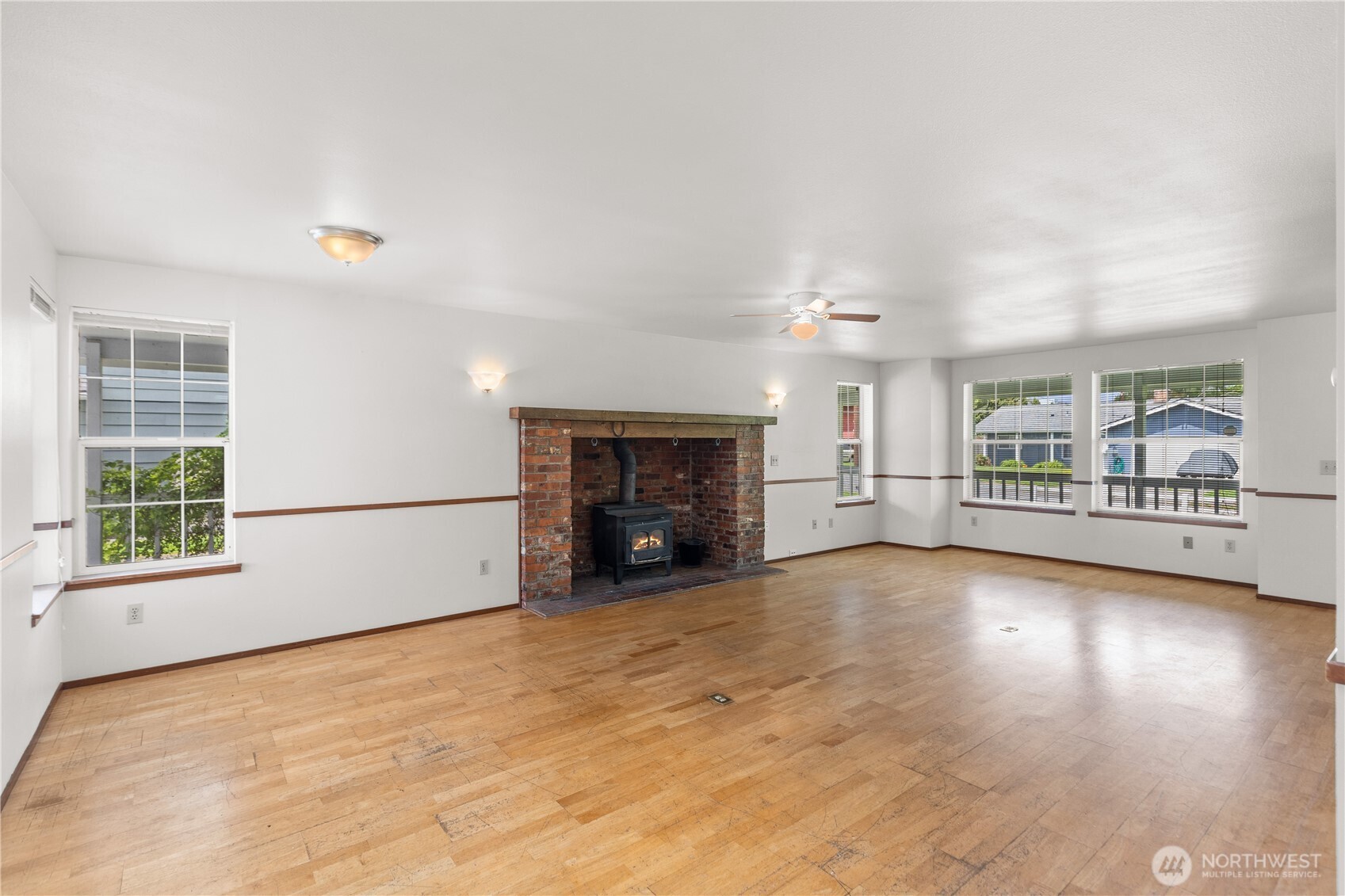 2312 Jade Avenue Everett, WA 98201 - Photo 2 of 34 an empty room with fireplace and windows