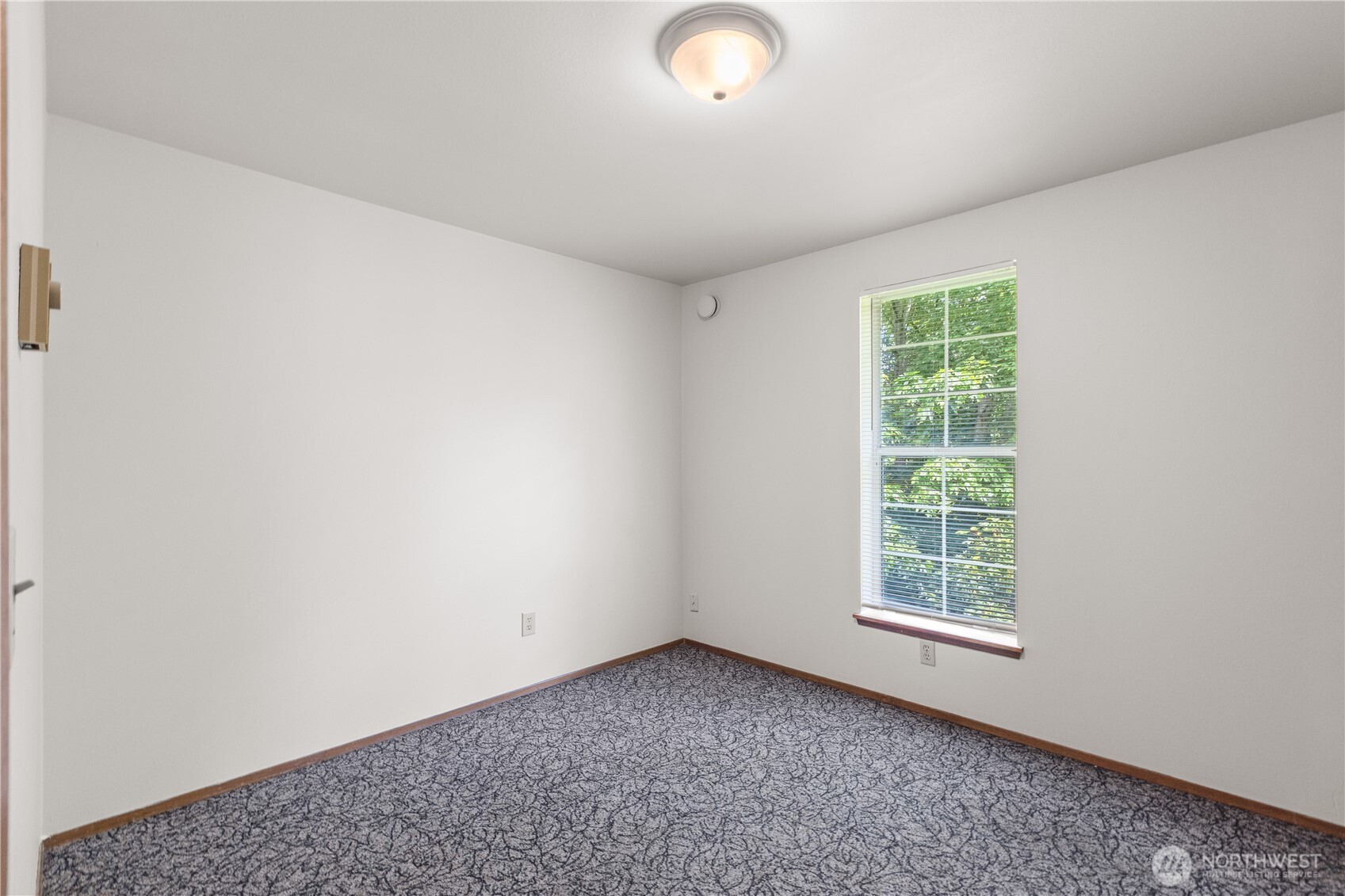 2312 Jade Avenue Everett, WA 98201 - Photo 21 of 34 an empty room with windows