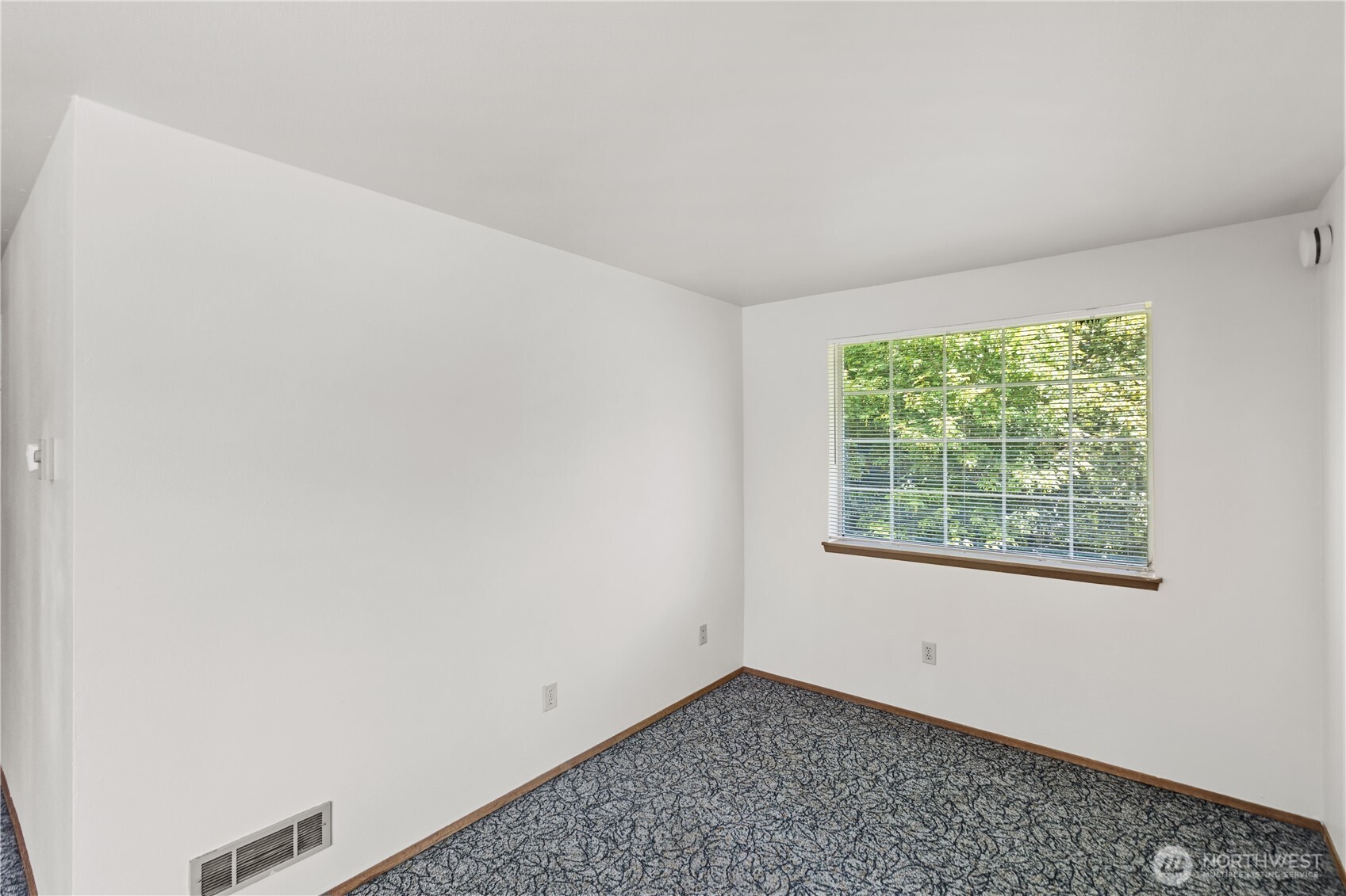 2312 Jade Avenue Everett, WA 98201 - Photo 22 of 34 an empty room with a window
