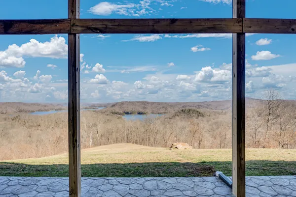 $975,000 | 209 North Rockfish Lane, Celina, TN 38551