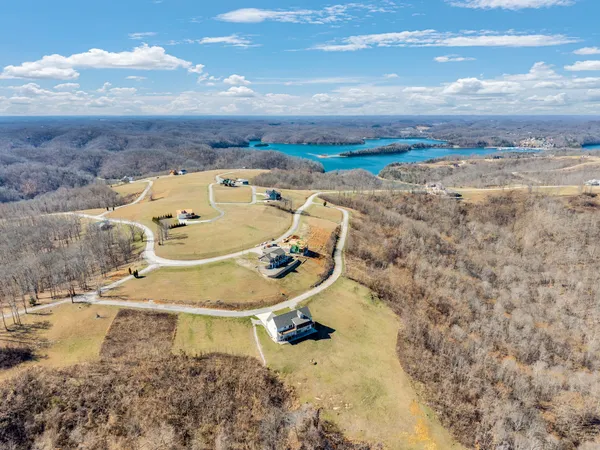 $975,000 | 209 North Rockfish Lane, Celina, TN 38551