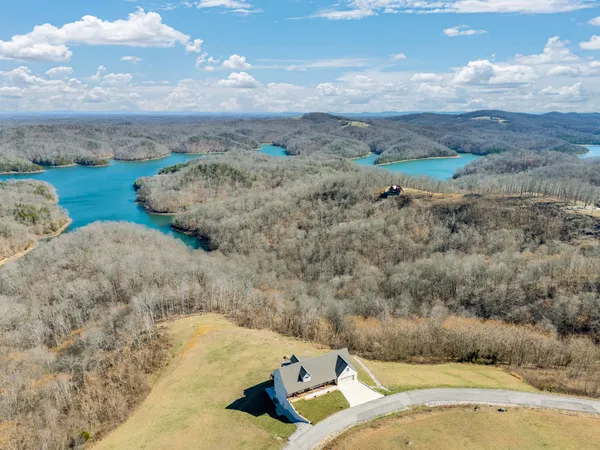 $975,000 | 209 North Rockfish Lane, Celina, TN 38551