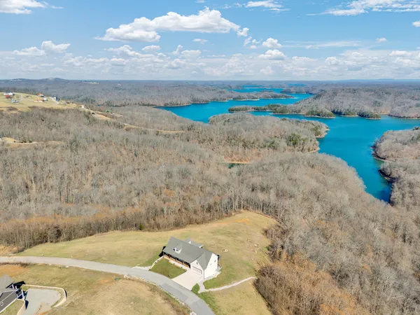 $975,000 | 209 North Rockfish Lane, Celina, TN 38551