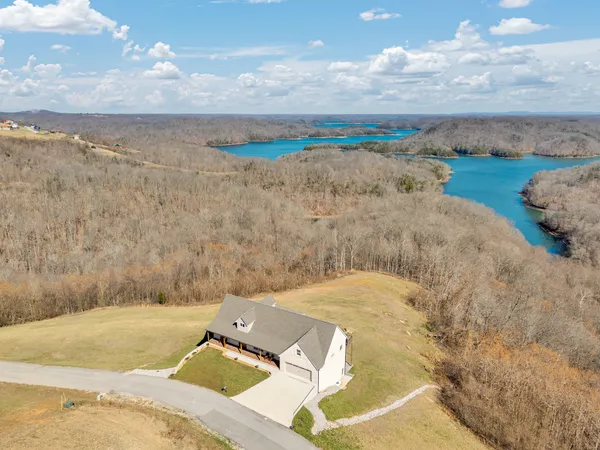 $975,000 | 209 North Rockfish Lane, Celina, TN 38551
