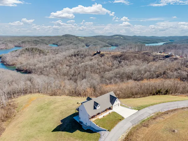 $975,000 | 209 North Rockfish Lane, Celina, TN 38551