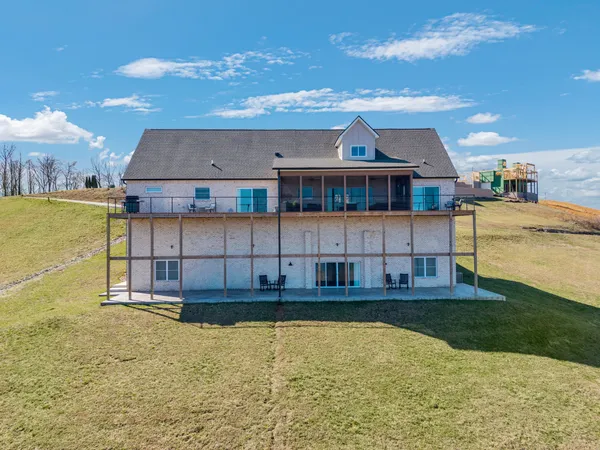 $975,000 | 209 North Rockfish Lane, Celina, TN 38551