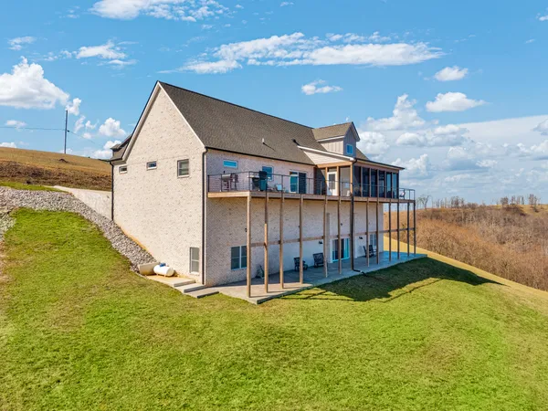 $975,000 | 209 North Rockfish Lane, Celina, TN 38551