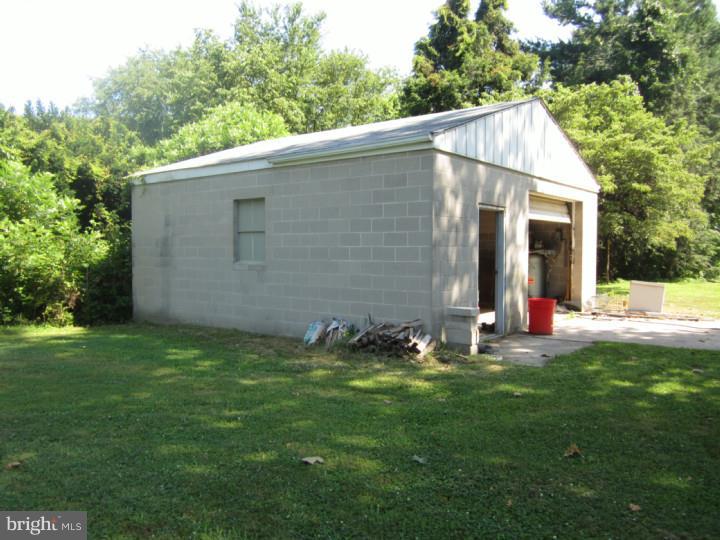 84 North Dupont Road Carneys Point, NJ 08069 - Photo 2 of 20 Garage