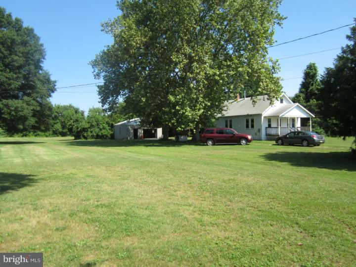 84 North Dupont Road Carneys Point, NJ 08069 - Photo 13 of 20 Side Yard