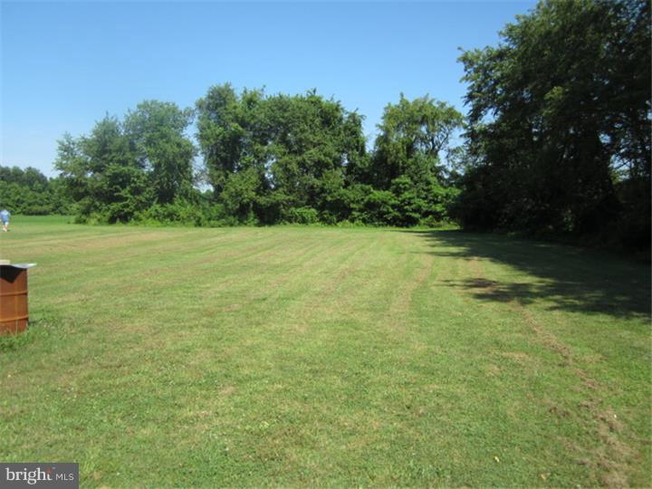 84 North Dupont Road Carneys Point, NJ 08069 - Photo 3 of 20 View in Back