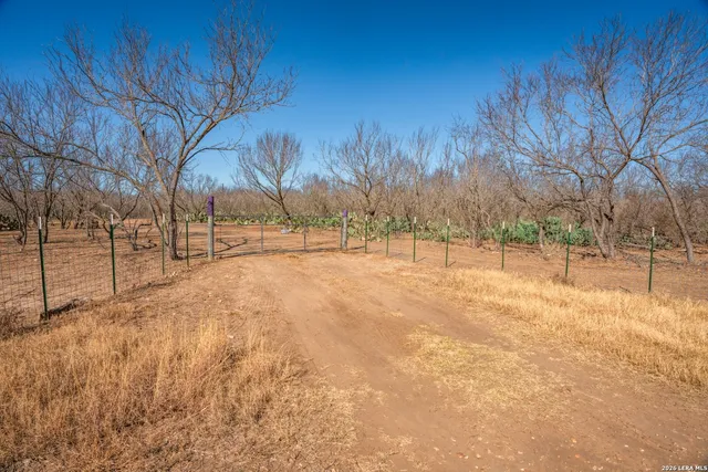 $359,000 | 224 County Road 662, Devine, TX 78016