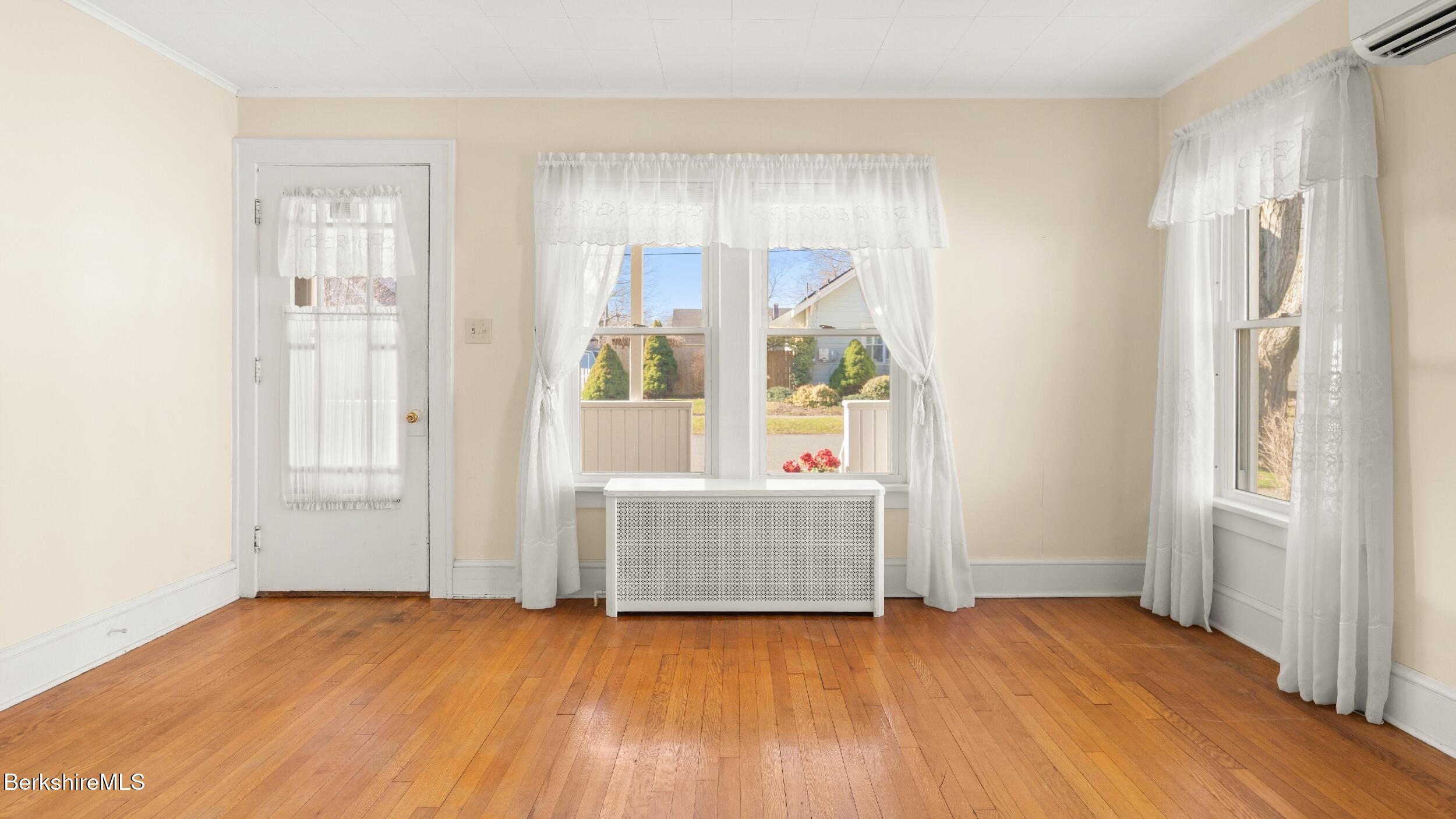 67 Strong Avenue Pittsfield, MA 01201 - Photo 4 of 25 Living Room