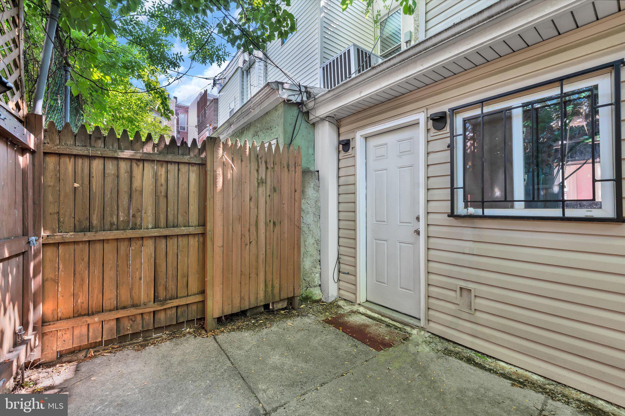 890 North Stillman Street Philadelphia, PA 19130 - Photo 23 of 28 Charming entryway with rustic fence.